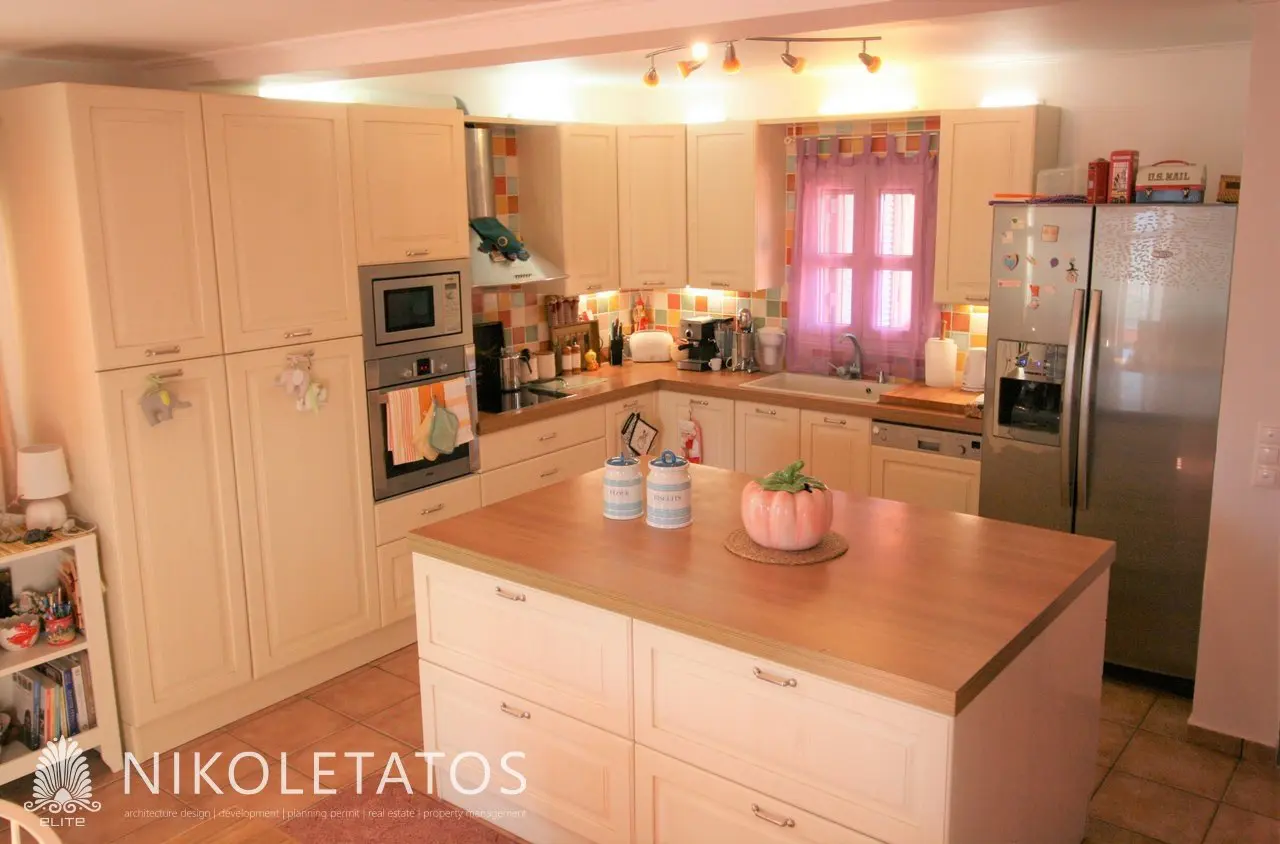 Villa Of 300 M² With Sea View In Kompothekrata, Greece