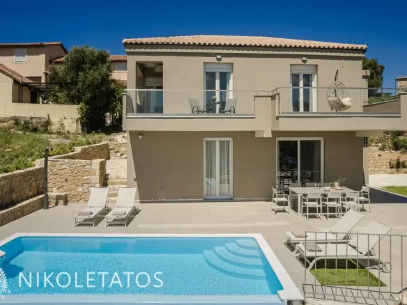 Villa Of 100 M² With Sea View In Athens