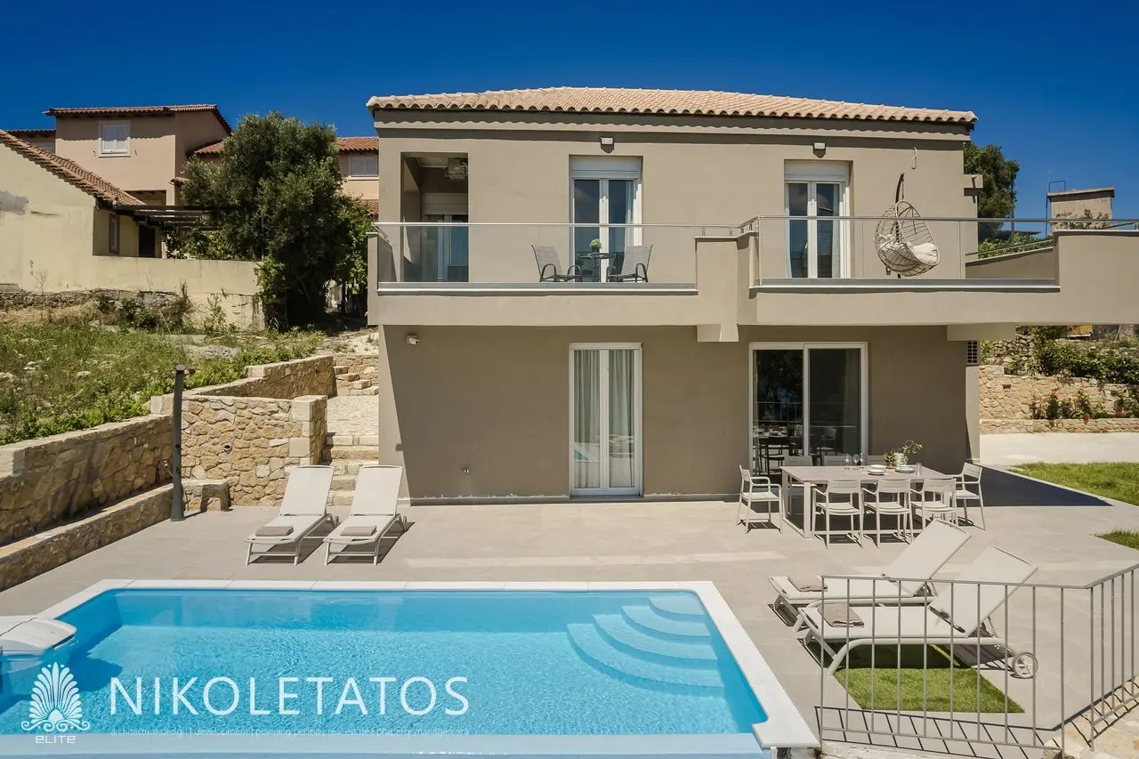 Villa Of 100 M² With Sea View In Athens
