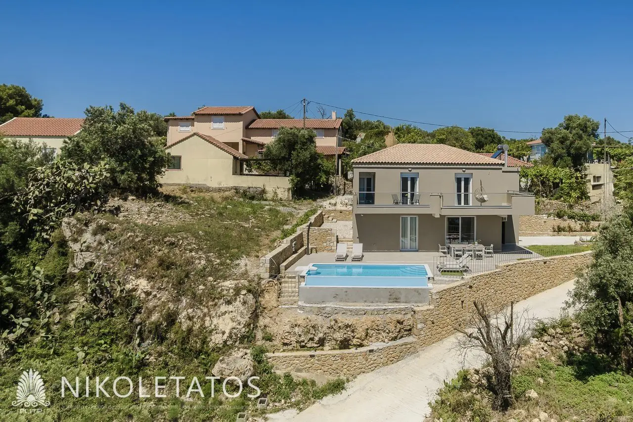 Villa Of 100 M² With Sea View In Athens