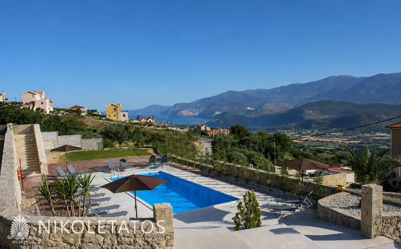 Villa Of 300 M² With Sea View In Kompothekrata, Greece