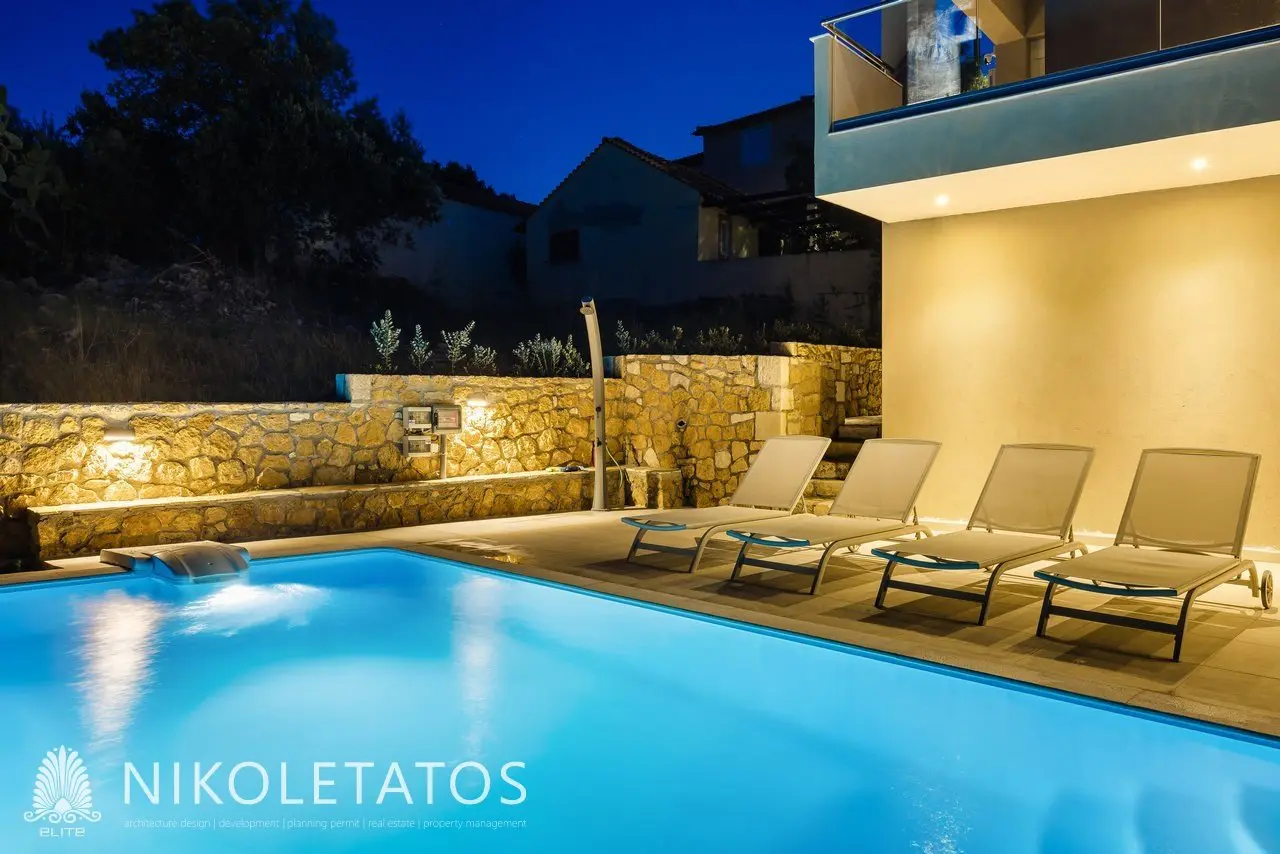 Villa Of 100 M² With Sea View In Athens