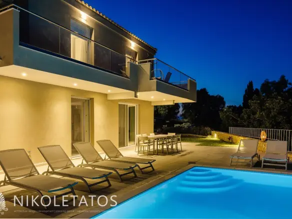 Villa Of 100 M² With Sea View In Athens