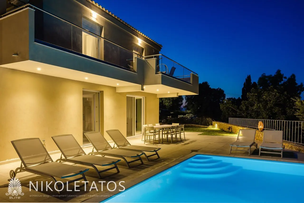 Villa Of 100 M² With Sea View In Athens