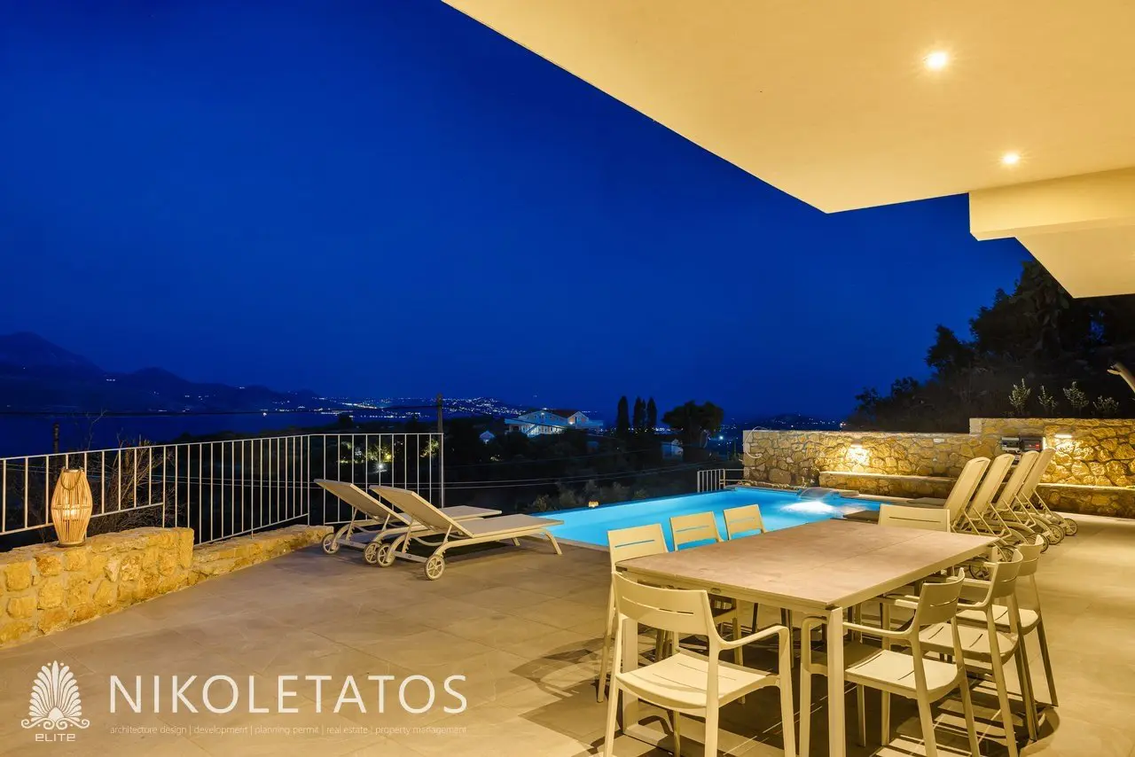 Villa Of 100 M² With Sea View In Athens