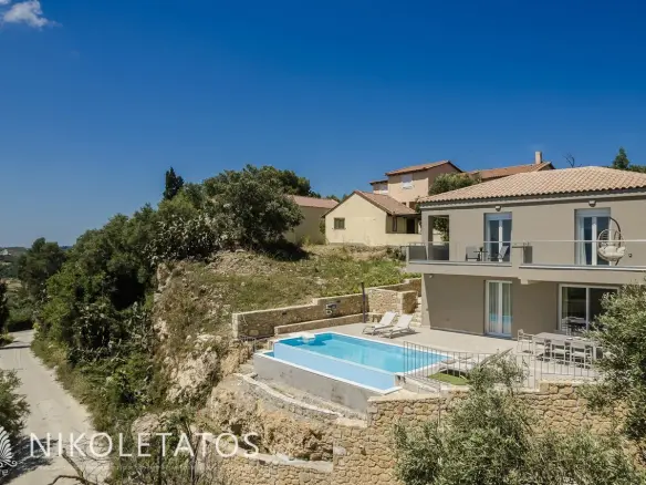Villa Of 100 M² With Sea View In Athens