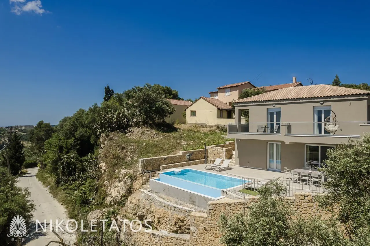 Villa Of 100 M² With Sea View In Athens
