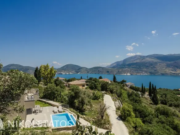Villa Of 100 M² With Sea View In Athens