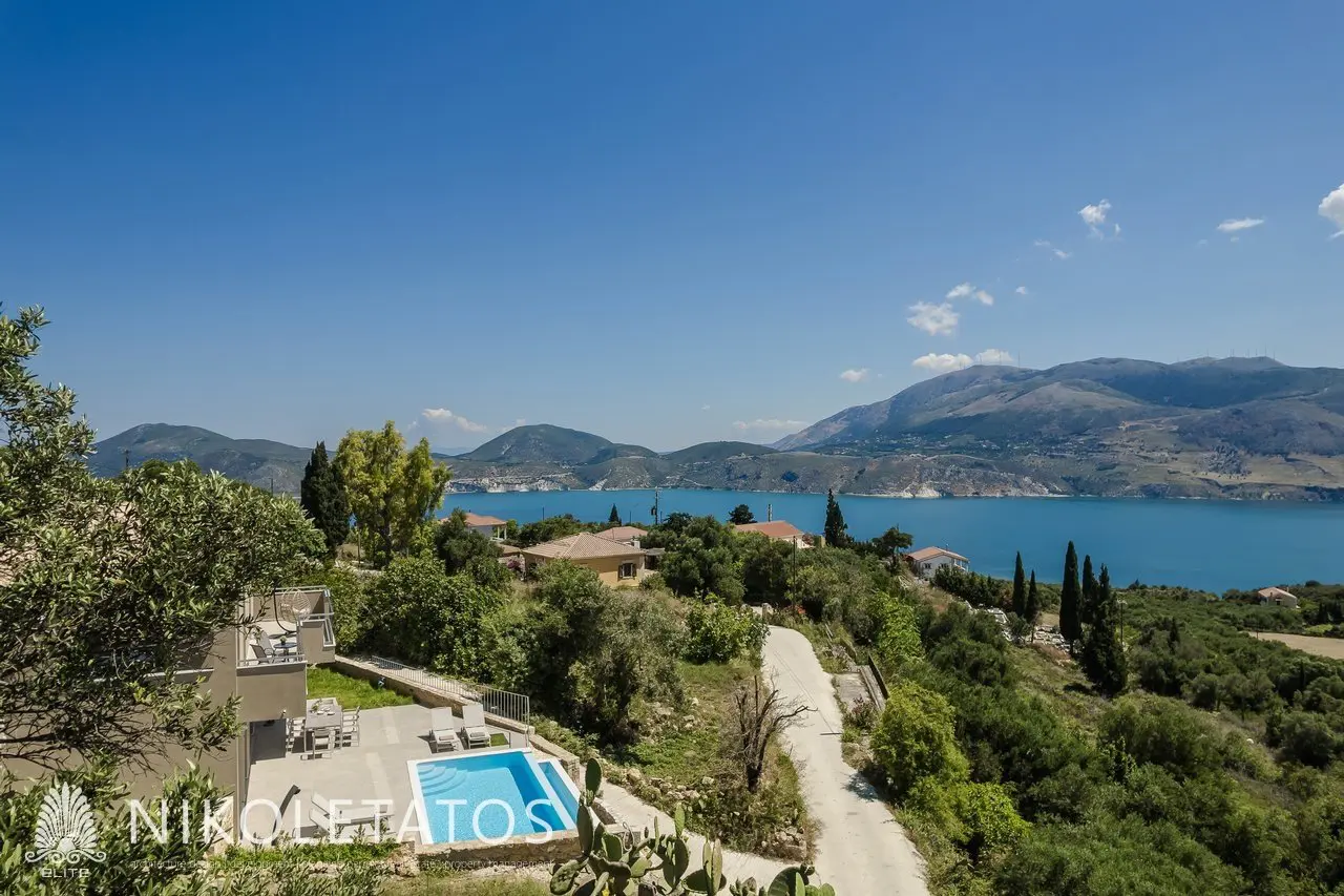 Villa Of 100 M² With Sea View In Athens