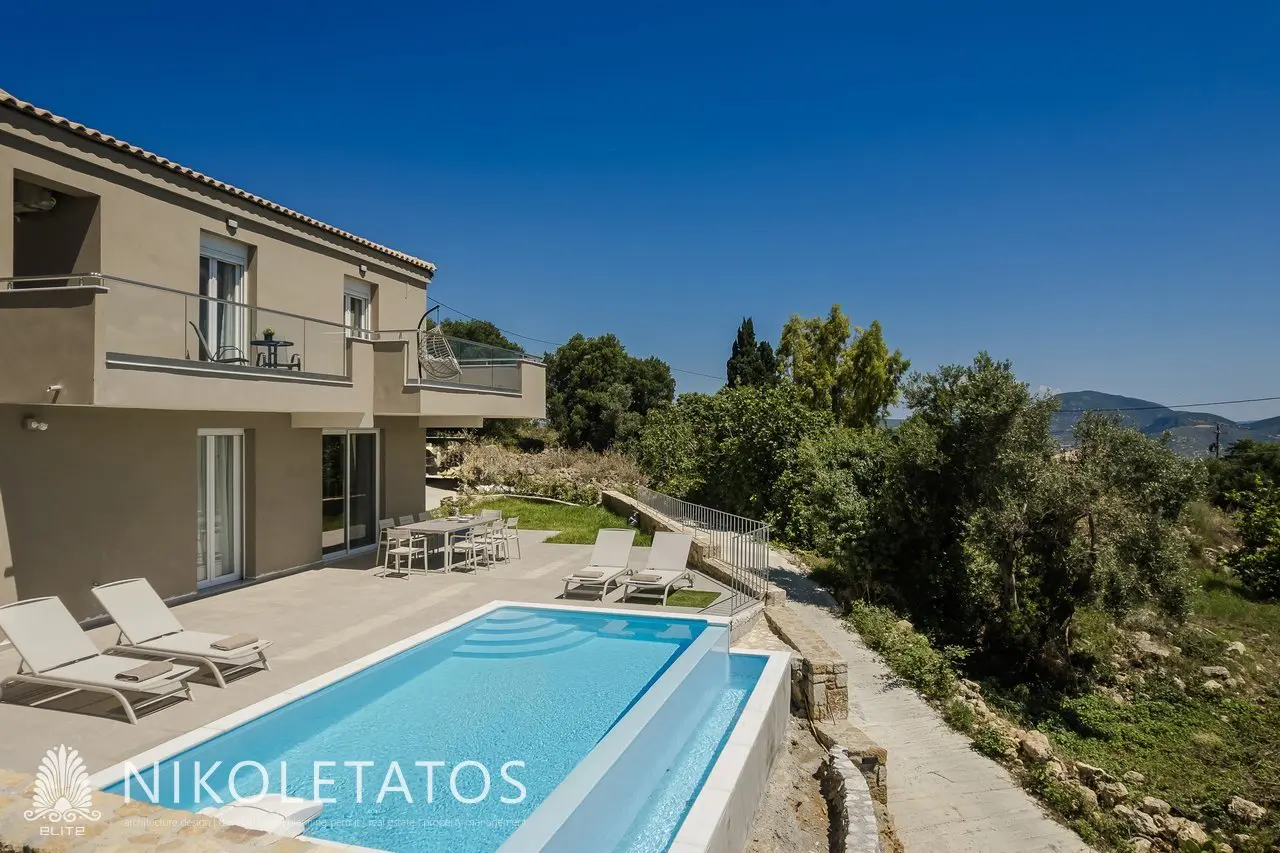 Villa Of 100 M² With Sea View In Athens