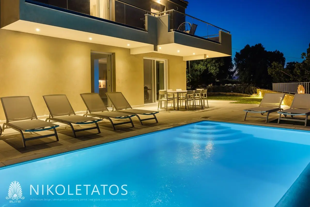 Villa Of 100 M² With Sea View In Athens