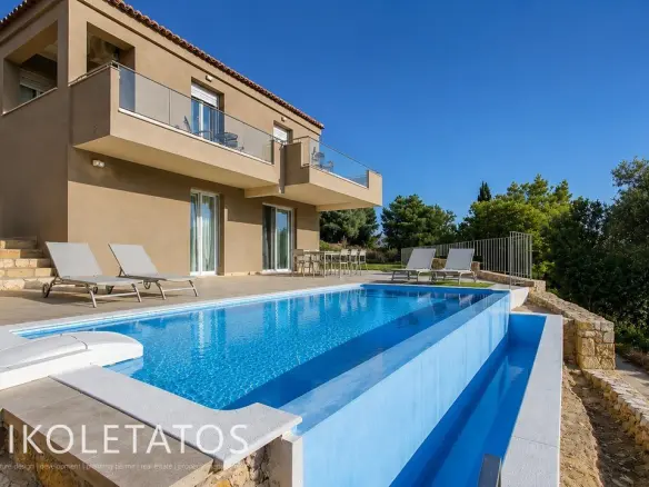 Villa Of 100 M² With Sea View In Athens