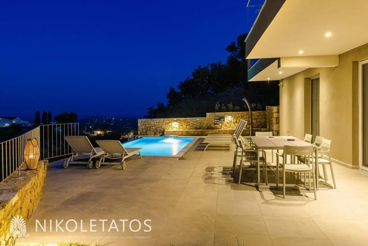 Villa Of 100 M² With Sea View In Athens