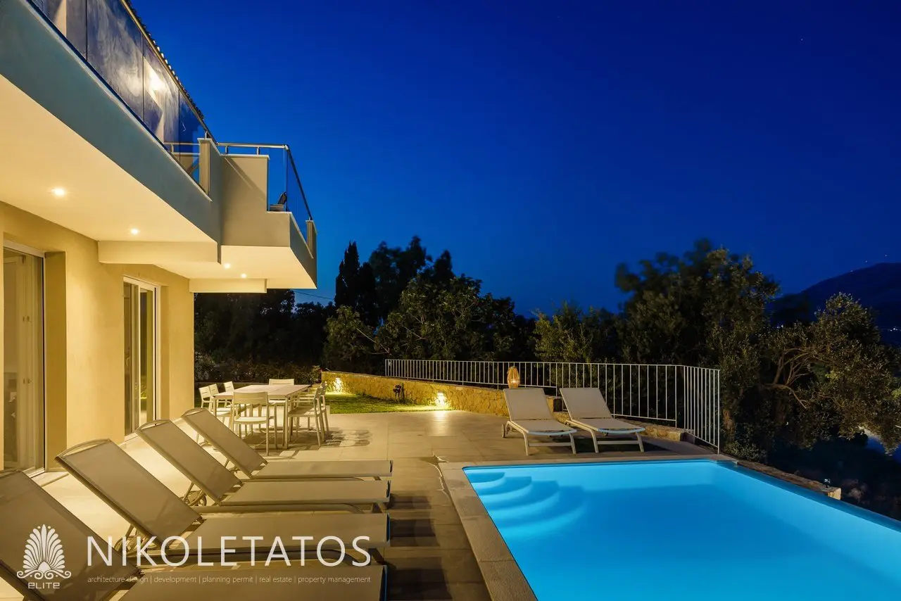 Villa Of 100 M² With Sea View In Athens