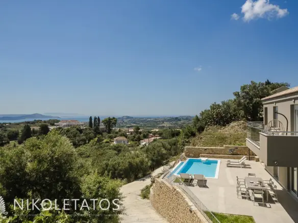 Villa Of 100 M² With Sea View In Athens