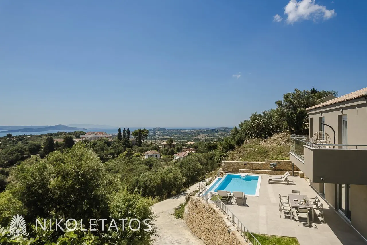 Villa Of 100 M² With Sea View In Athens