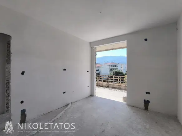 House With Garden In Greece