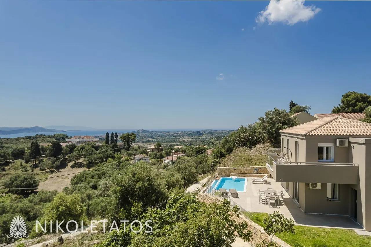 Villa Of 100 M² With Sea View In Athens