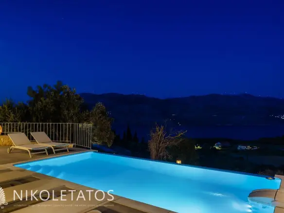 Villa Of 100 M² With Sea View In Athens