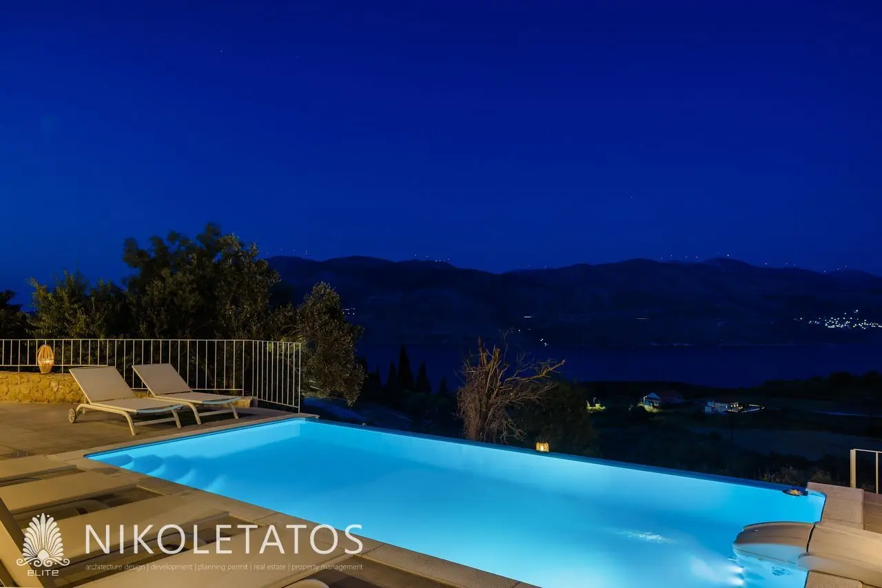 Villa Of 100 M² With Sea View In Athens