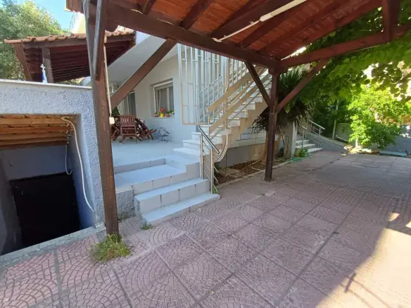 6-bedroom Building In Thermaikos, Greece (310 M²)