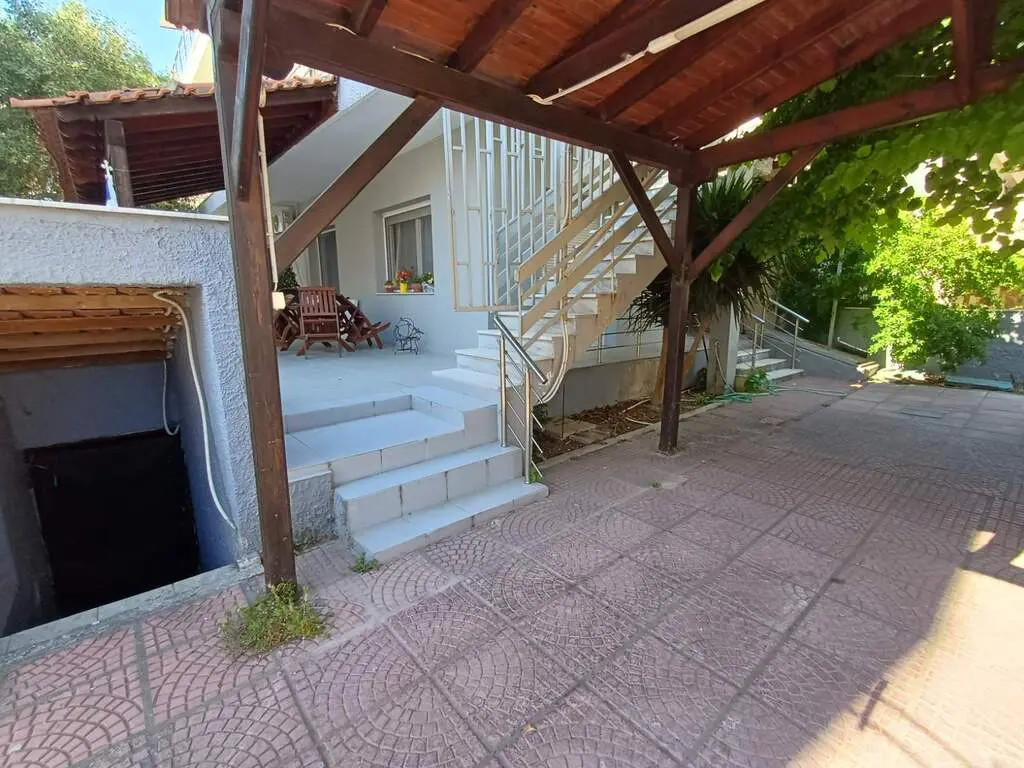 Building Of 310 M² In The Suburbs Of Thessaloniki