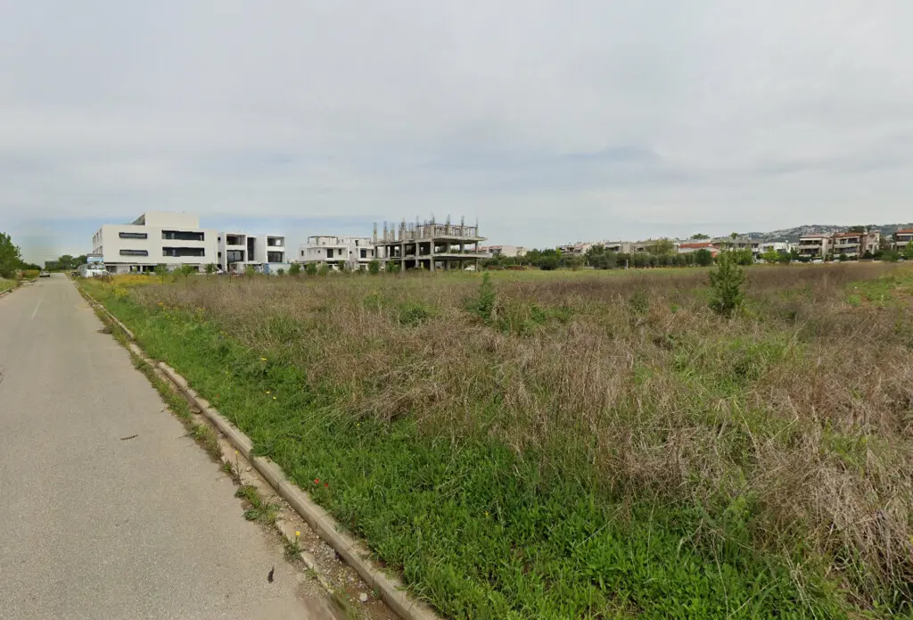 Land Of 400 M² In The Suburbs Of Thessaloniki
