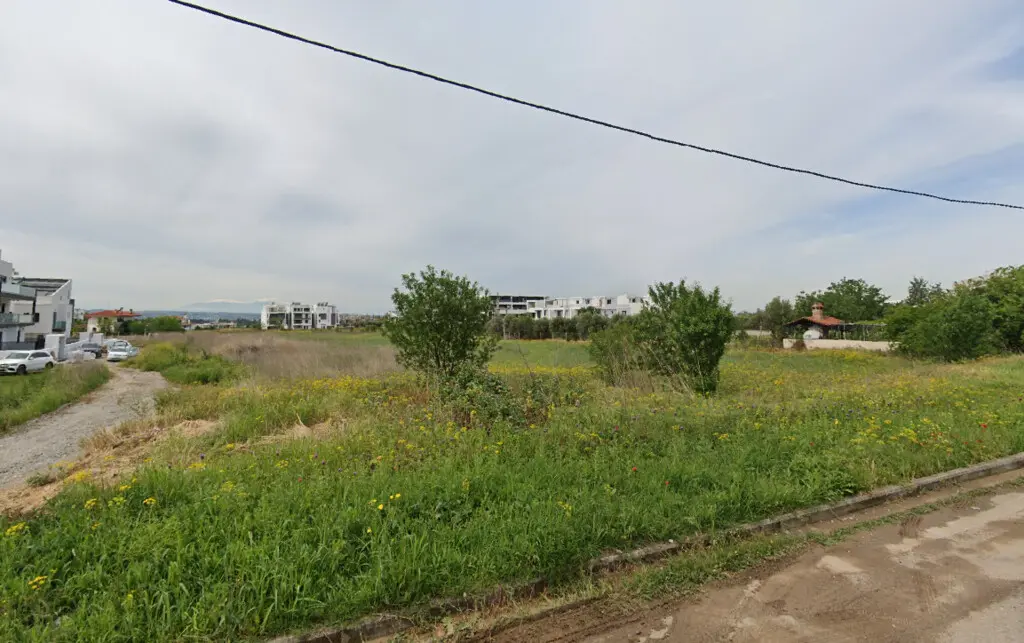Land Of 400 M² In The Suburbs Of Thessaloniki