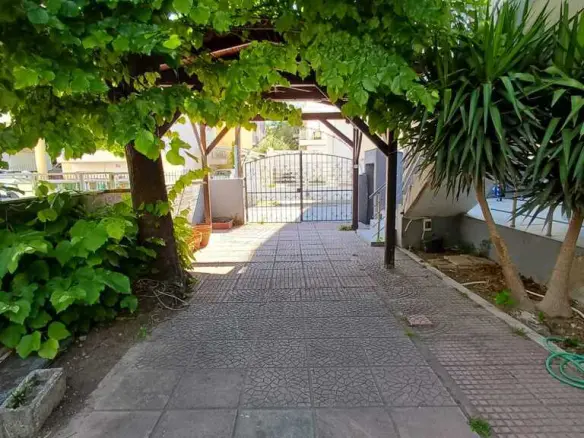 6-bedroom Building In Thermaikos, Greece (310 M²)