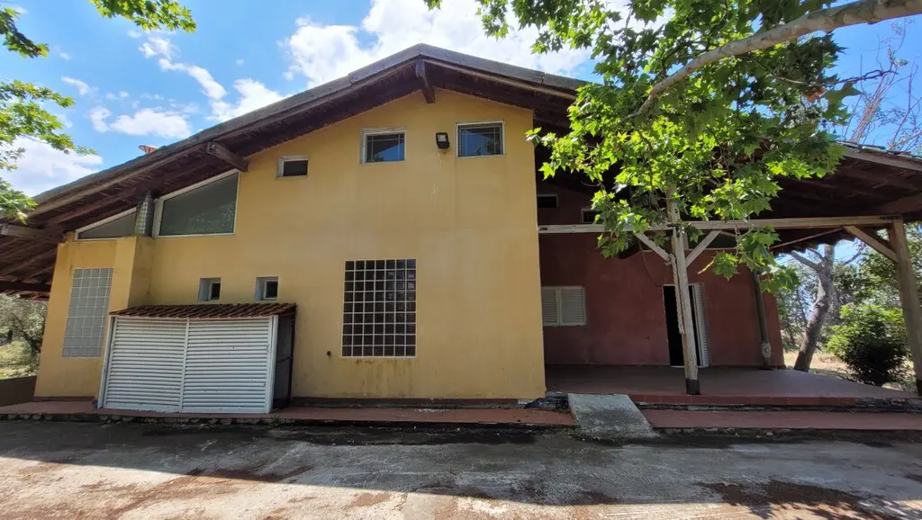 Detached House Of 360 M² In The Suburbs Of Thessaloniki