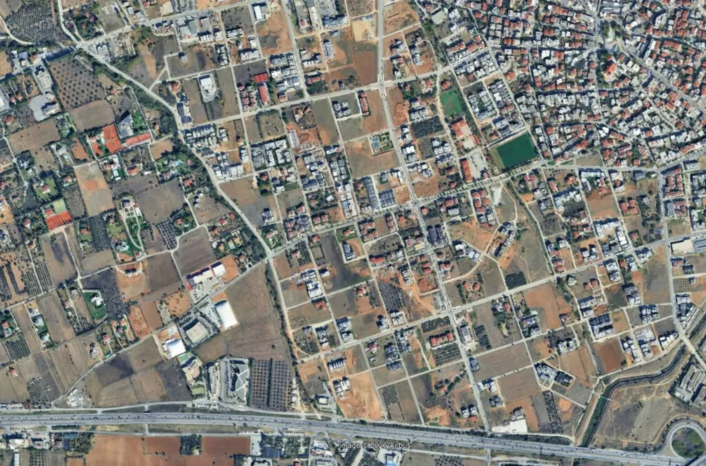 Land Of 400 M² In The Suburbs Of Thessaloniki
