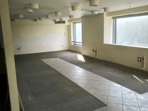 Building In Nikaia, Greece (1.100 M²)