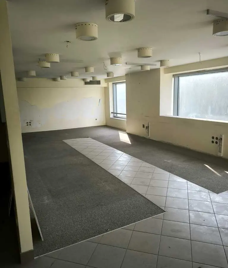 Building Of 1100 M² In Athens
