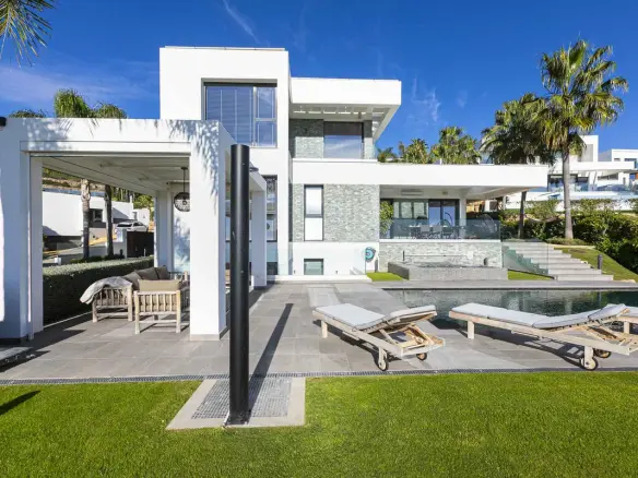 4-bedroom Property In Benahavís, Spain (354 M²)