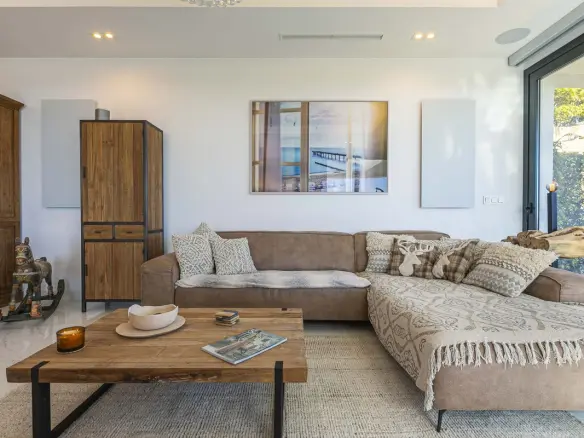 4-bedroom Property In Benahavís, Spain (354 M²)