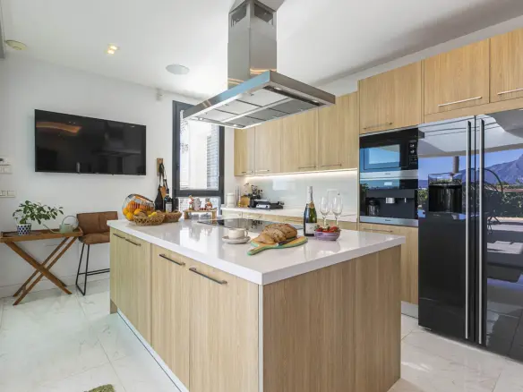 4-bedroom Property In Benahavís, Spain (354 M²)