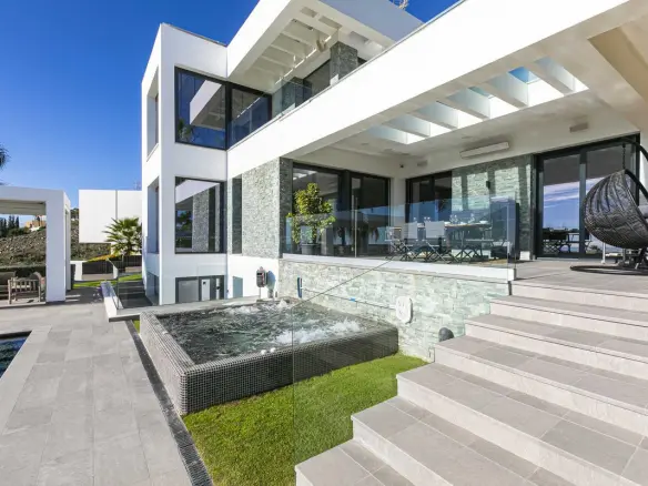4-bedroom Property In Benahavís, Spain (354 M²)