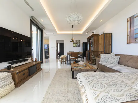 4-bedroom Property In Benahavís, Spain (354 M²)