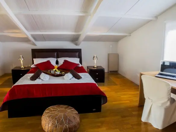 6-bedroom Villa In Archanes, Greece (300 M²)
