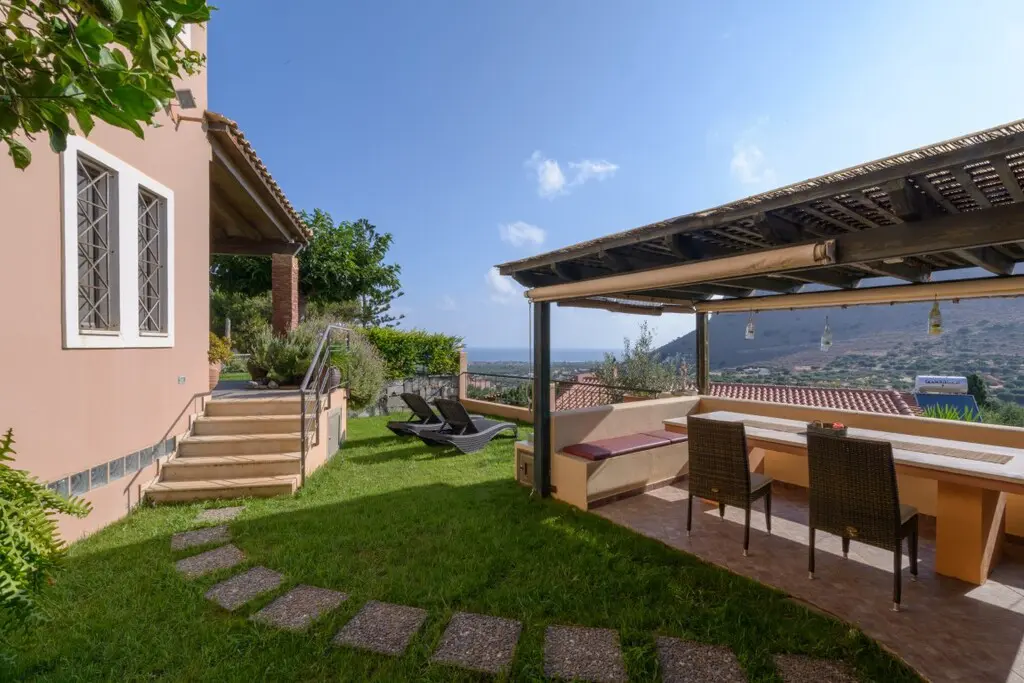Villa Of 250 M² In Crete