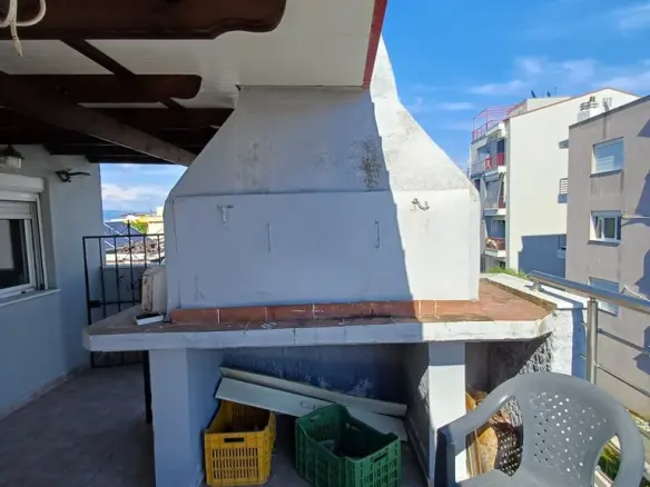 6-bedroom Building In Thermaikos, Greece (310 M²)