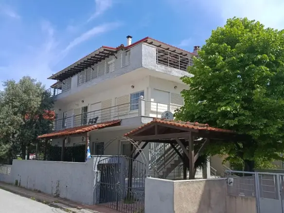 6-bedroom Building In Thermaikos, Greece (310 M²)