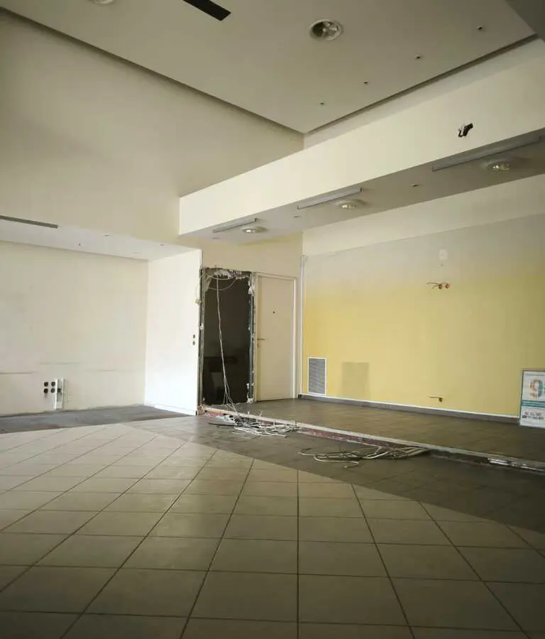 Building Of 1100 M² In Athens