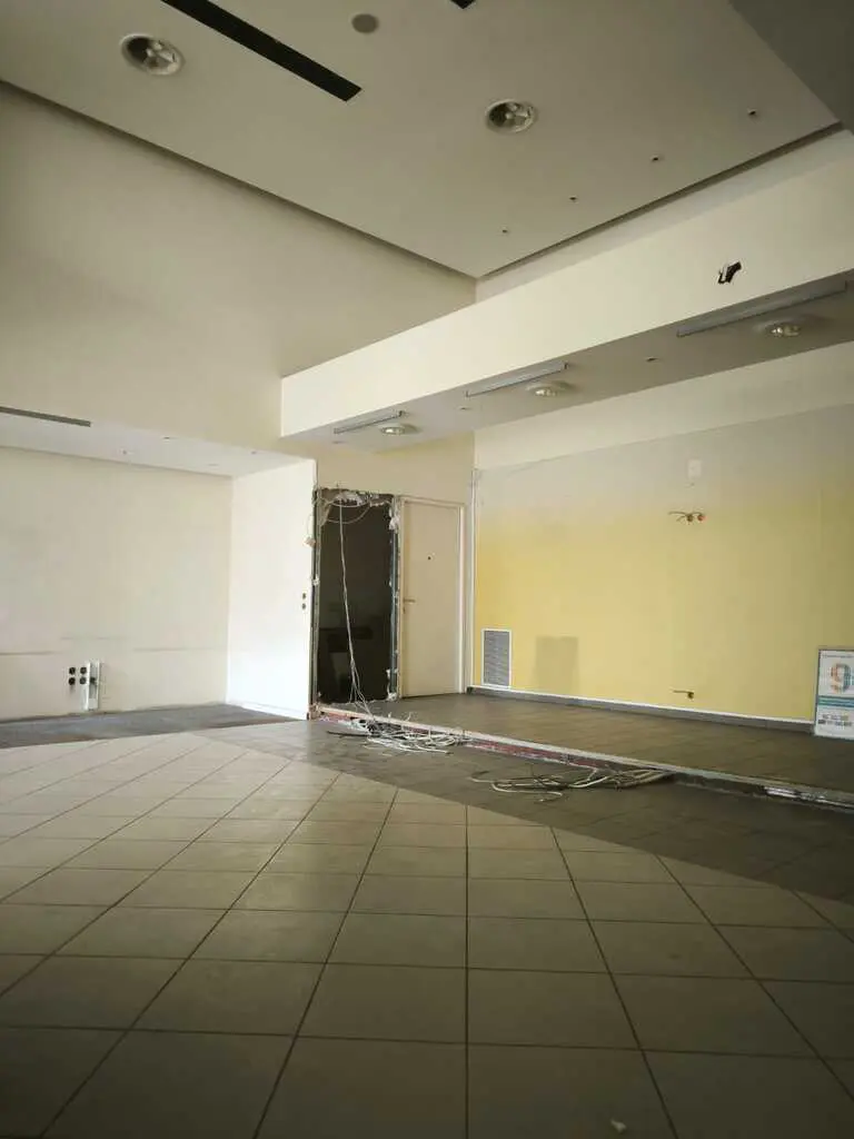 Building Of 1100 M² In Athens