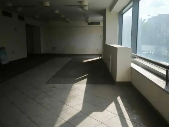Building In Nikaia, Greece (1.100 M²)