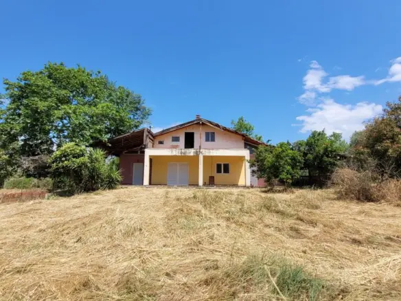 Detached House Of 360 M² In The Suburbs Of Thessaloniki