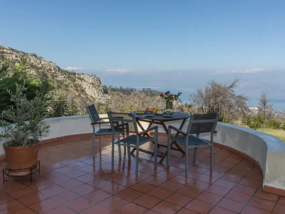 3-bedroom Maisonette In Com. Kapandriti, Greece (250 M²)