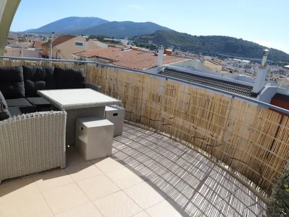 3-bedroom Maisonette In Gerakas, Greece (208 M²)