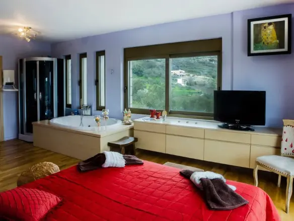 6-bedroom Villa In Archanes, Greece (300 M²)