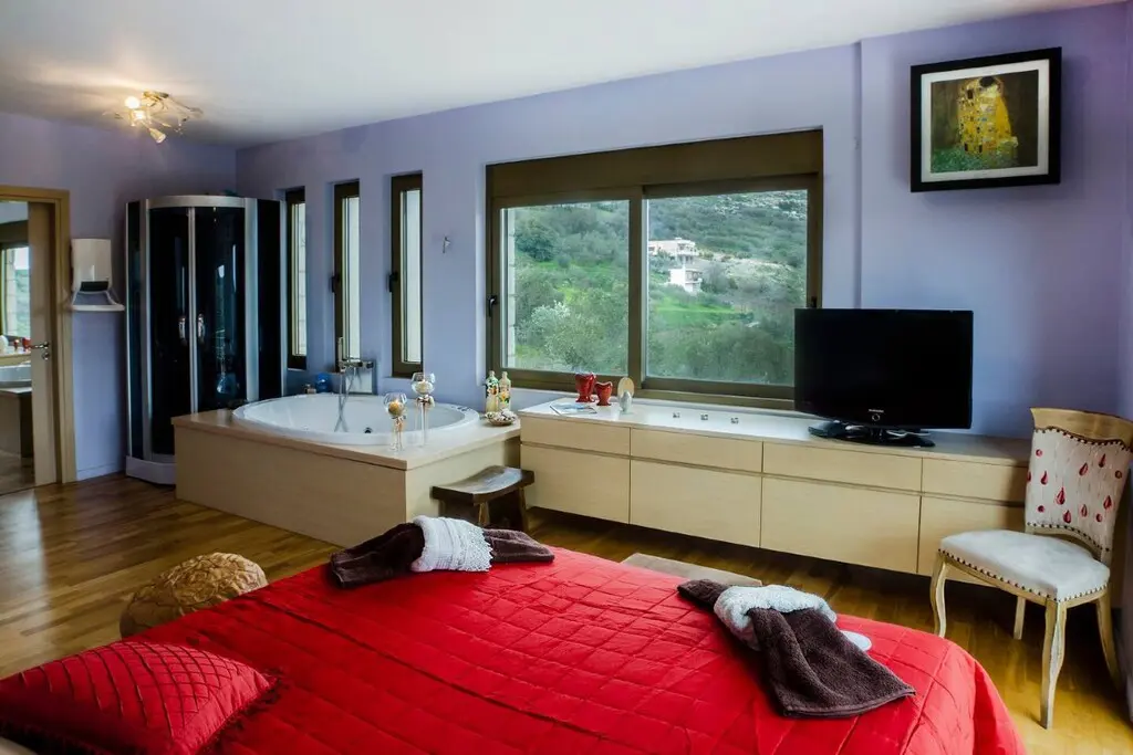 Villa Of 300 M² In Crete